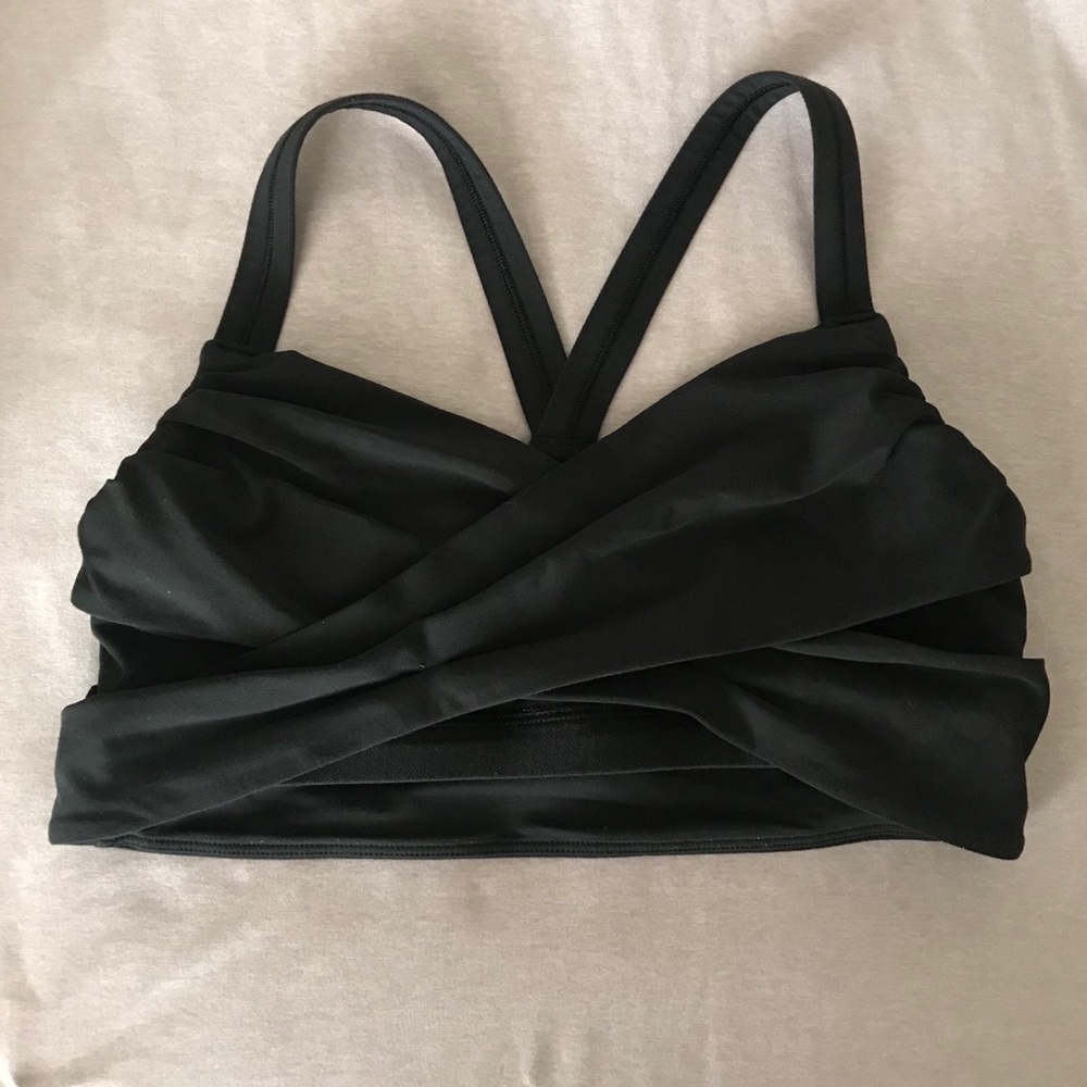 Lululemon front twist sports bra